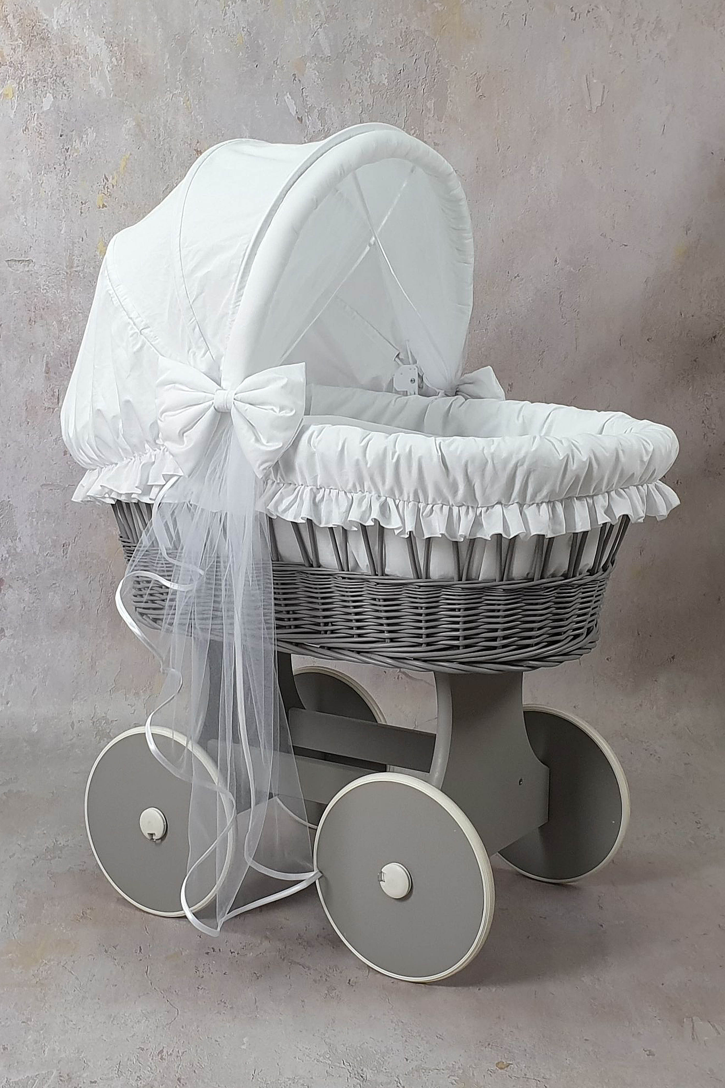 Moisés completo de mimbre con capota y mosquitera blanco, gris tejido según descripción
