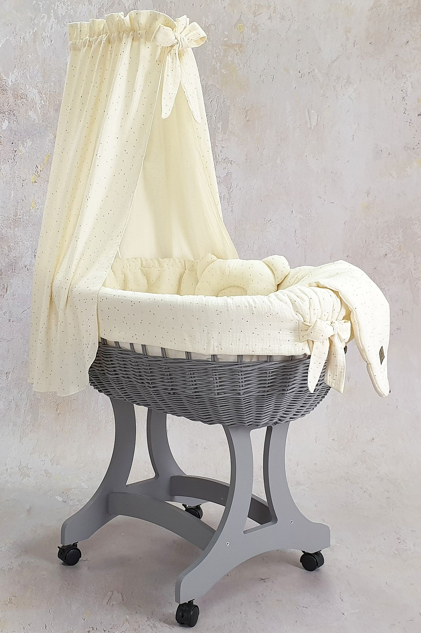 Moisés completo de mimbre con dosel y ropa de cama gris, crudo muselina y algodón serie to5019