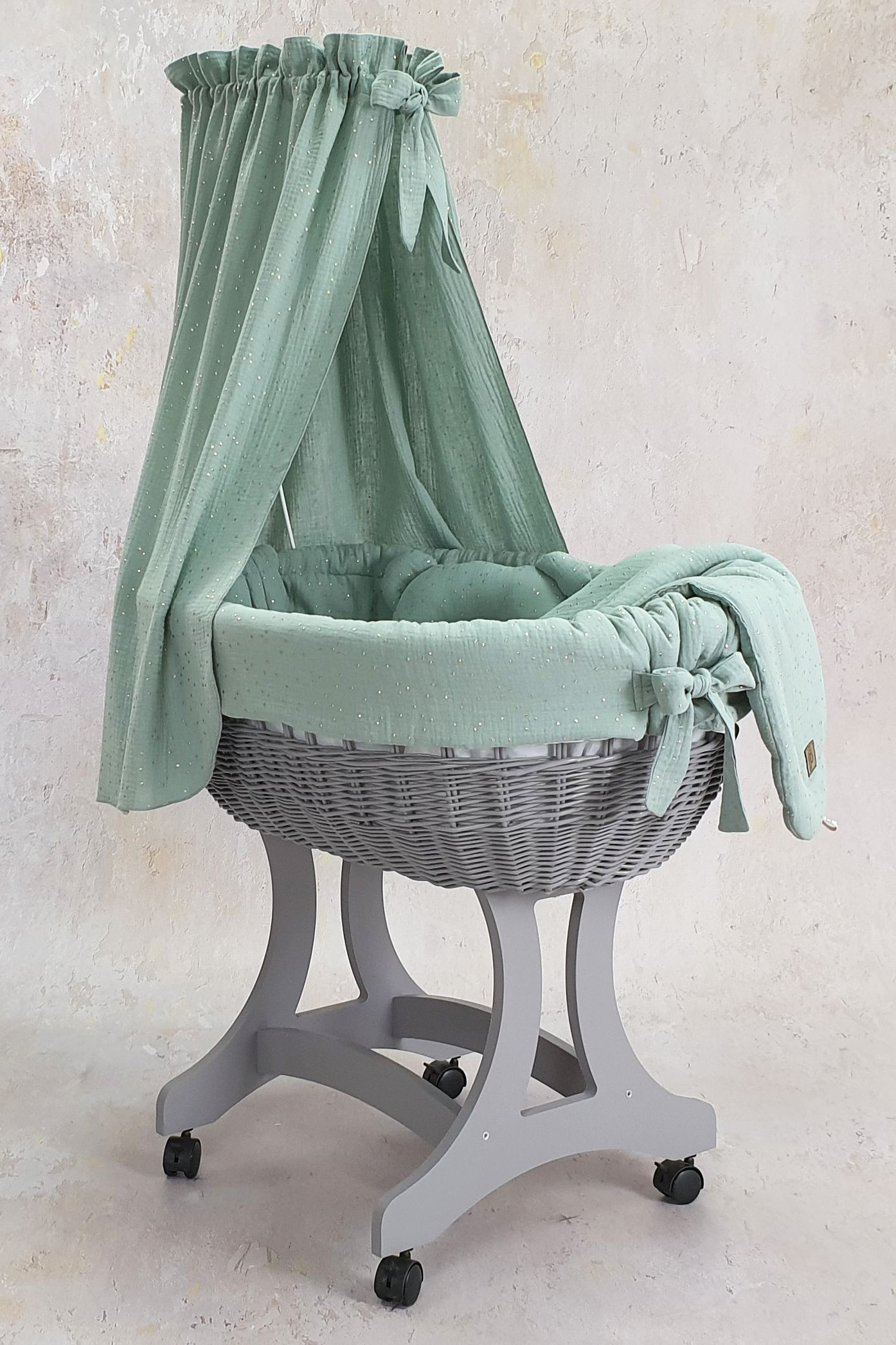 Moisés completo de mimbre con dosel y ropa de cama caqui, gris muselina y algodón serie TO5015