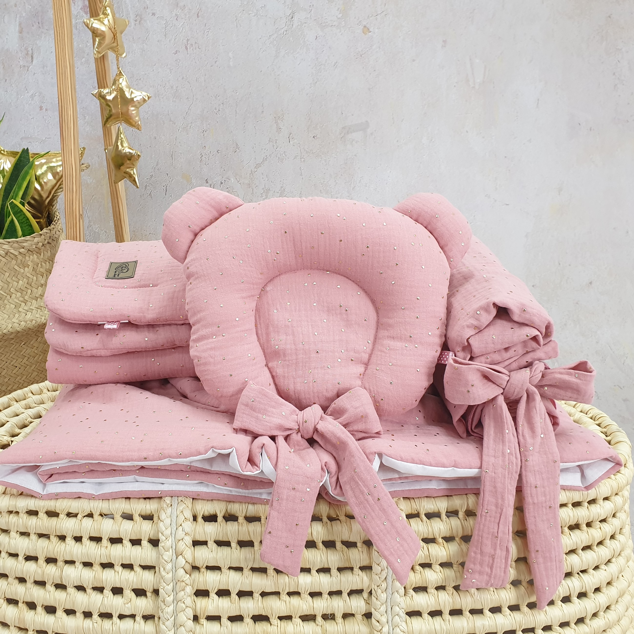 Moisés completo de mimbre con dosel y ropa de cama rosa empolvado, gris muselina y algodón serie TO5016 - foto 6