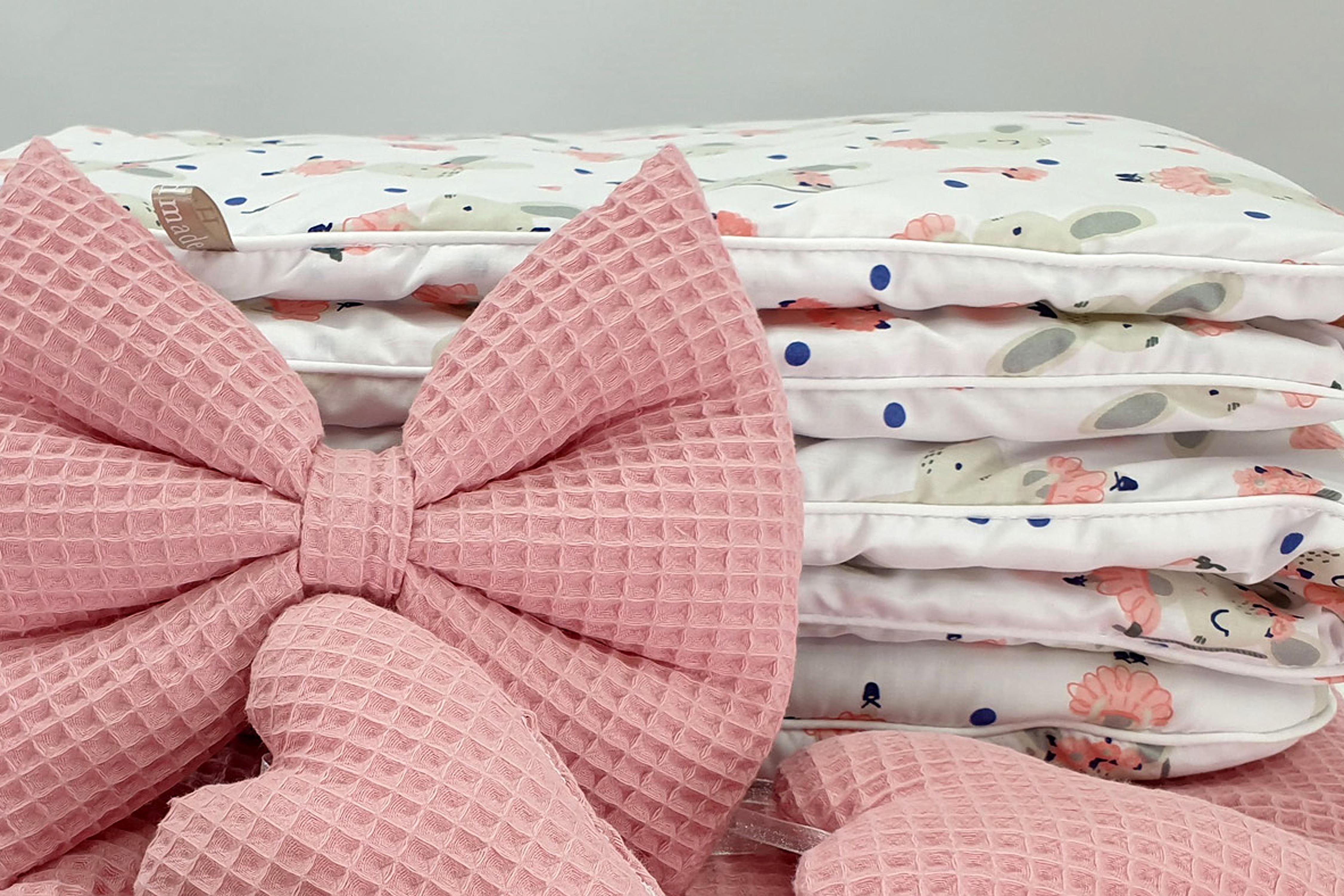 Moisés completo de mimbre con dosel y ropa de cama rosa empolvado, blanco tejido waffle - foto 5