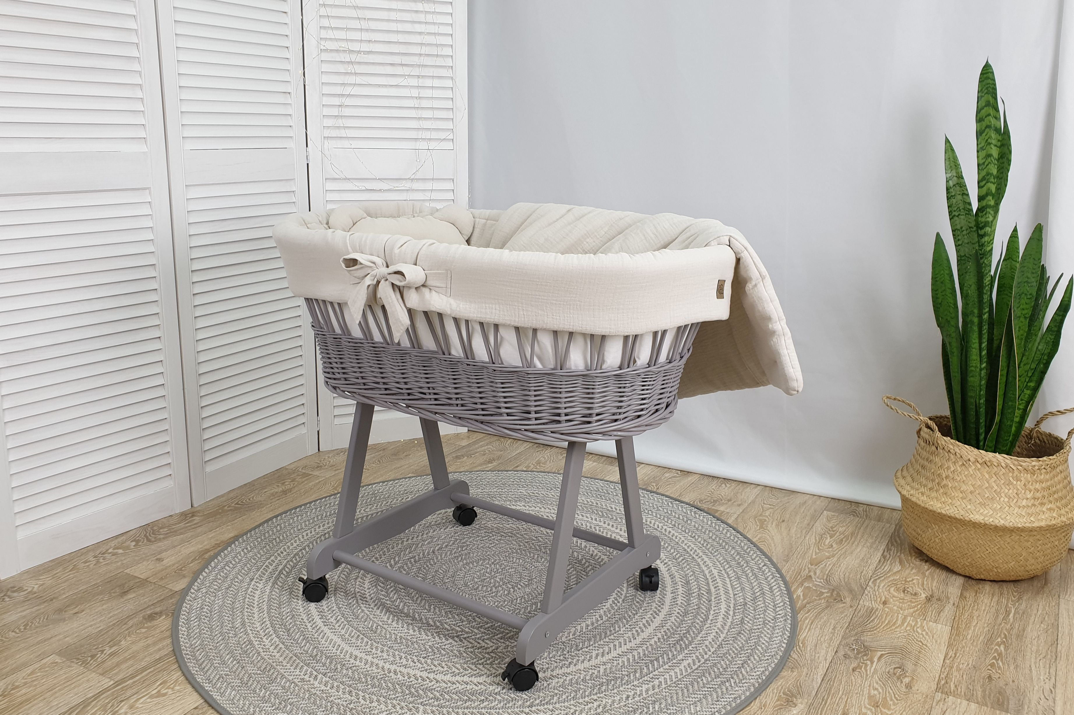 Moisés completo de mimbre sin dosel con ropa de cama beige, gris, natural muselina y algodón - foto 2