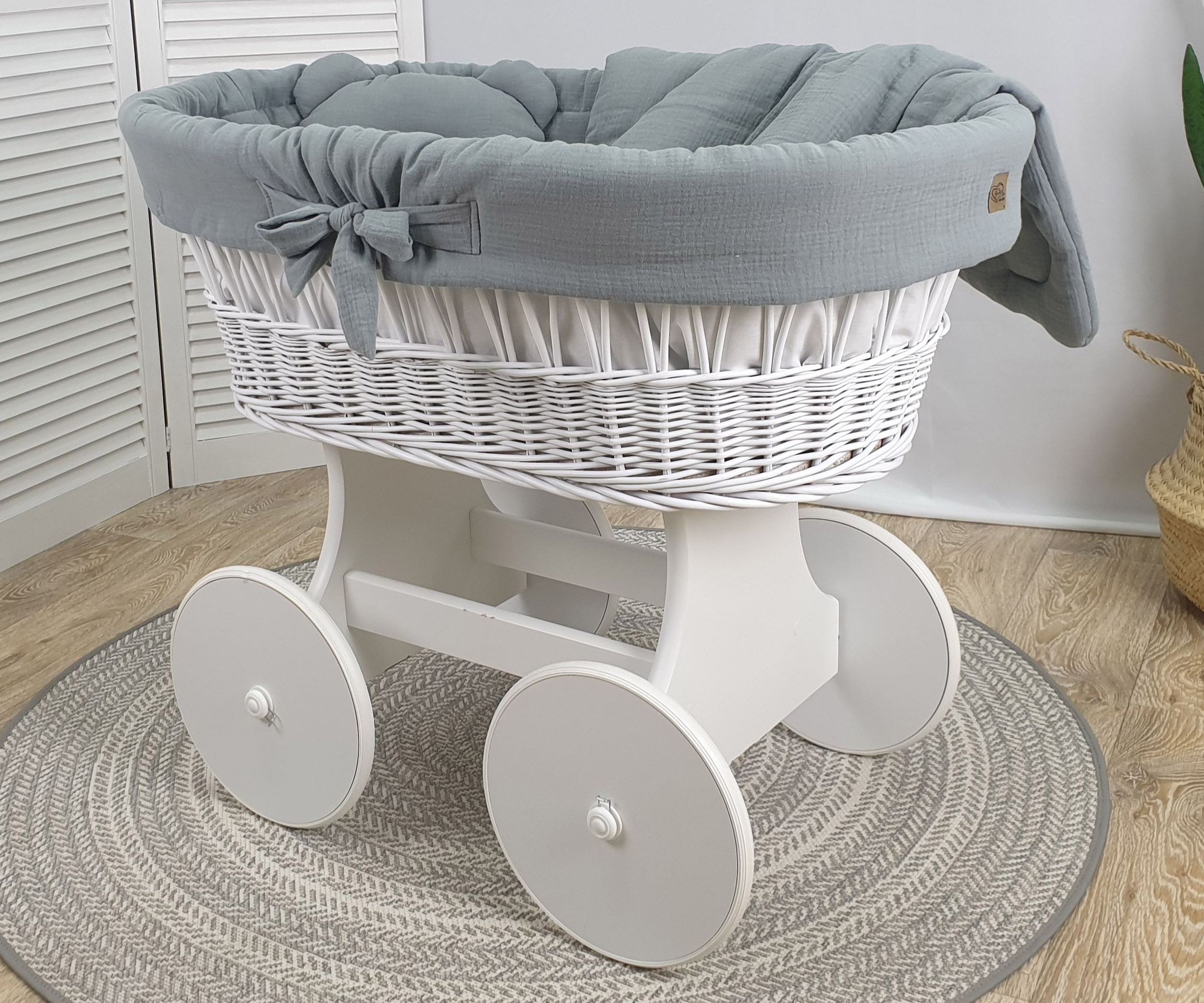 Moisés completo de mimbre sin dosel con ropa de cama caqui, blanco muselina serie BKHKO-MUS
