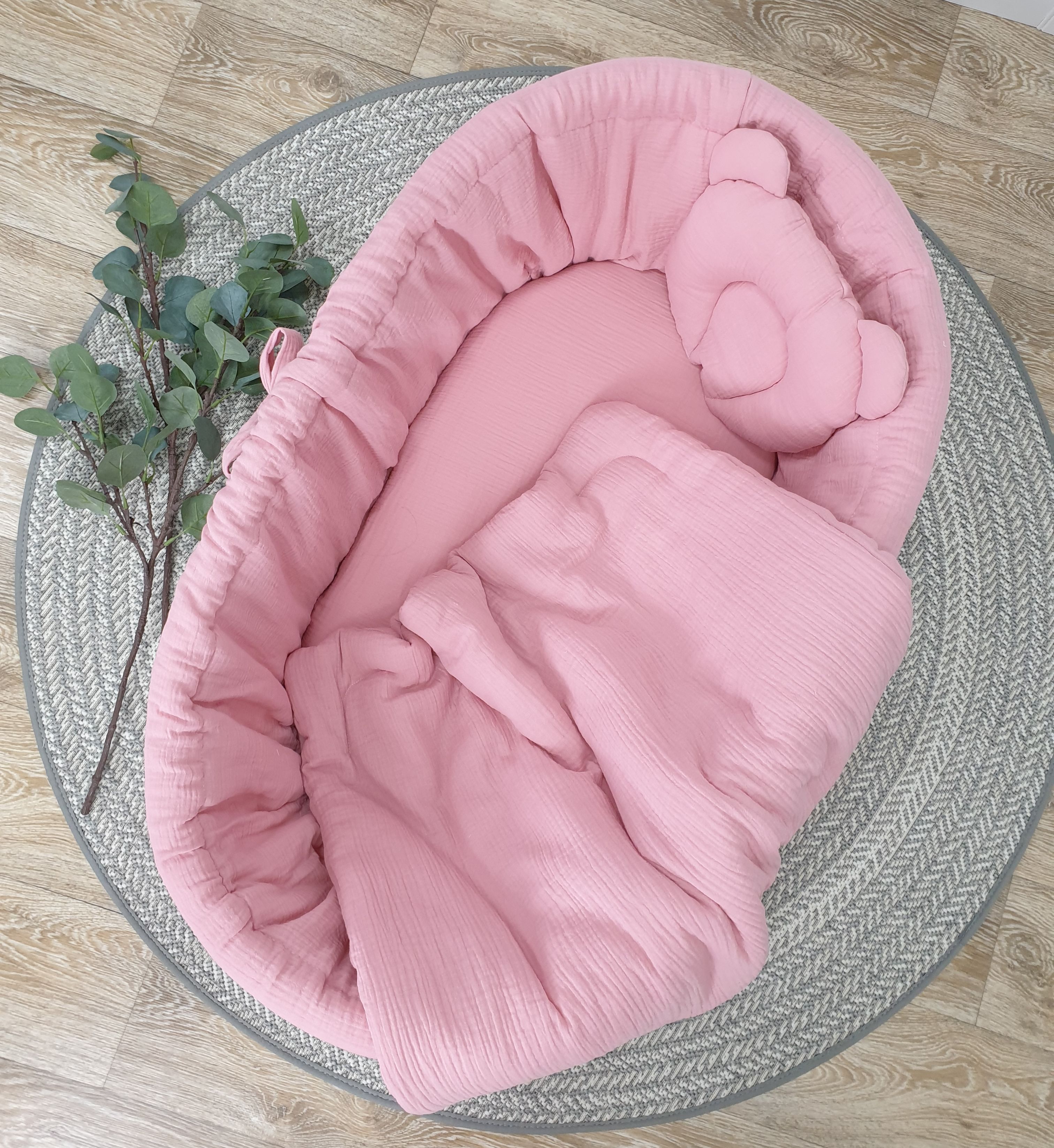 Moisés completo de mimbre sin dosel con ropa de cama rosa empolvado, blanco, natural muselina y algodón - foto 3