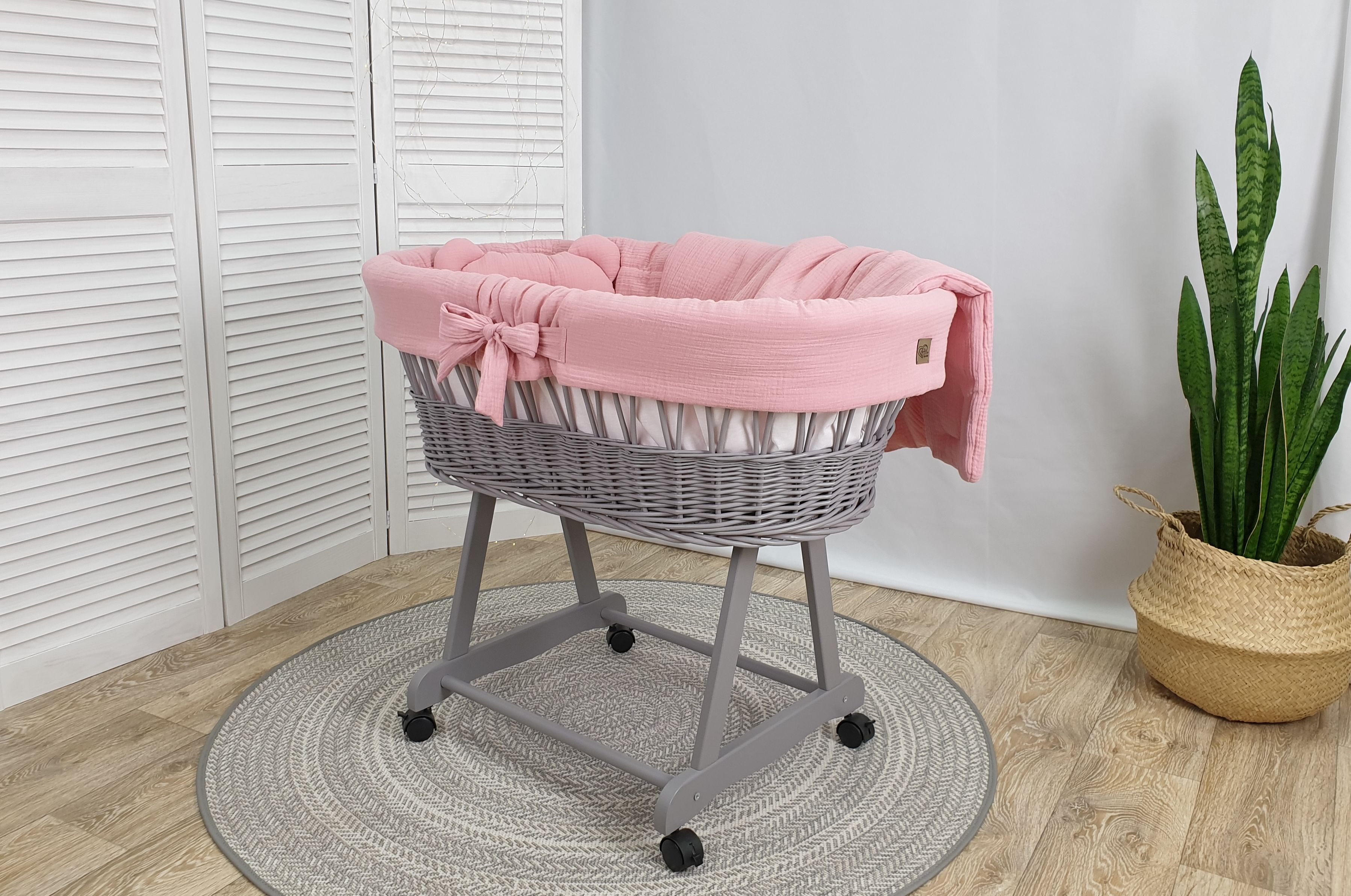 Moisés completo de mimbre sin dosel con ropa de cama rosa empolvado, gris, natural muselina y algodón serie GRPR-MUS - foto 2