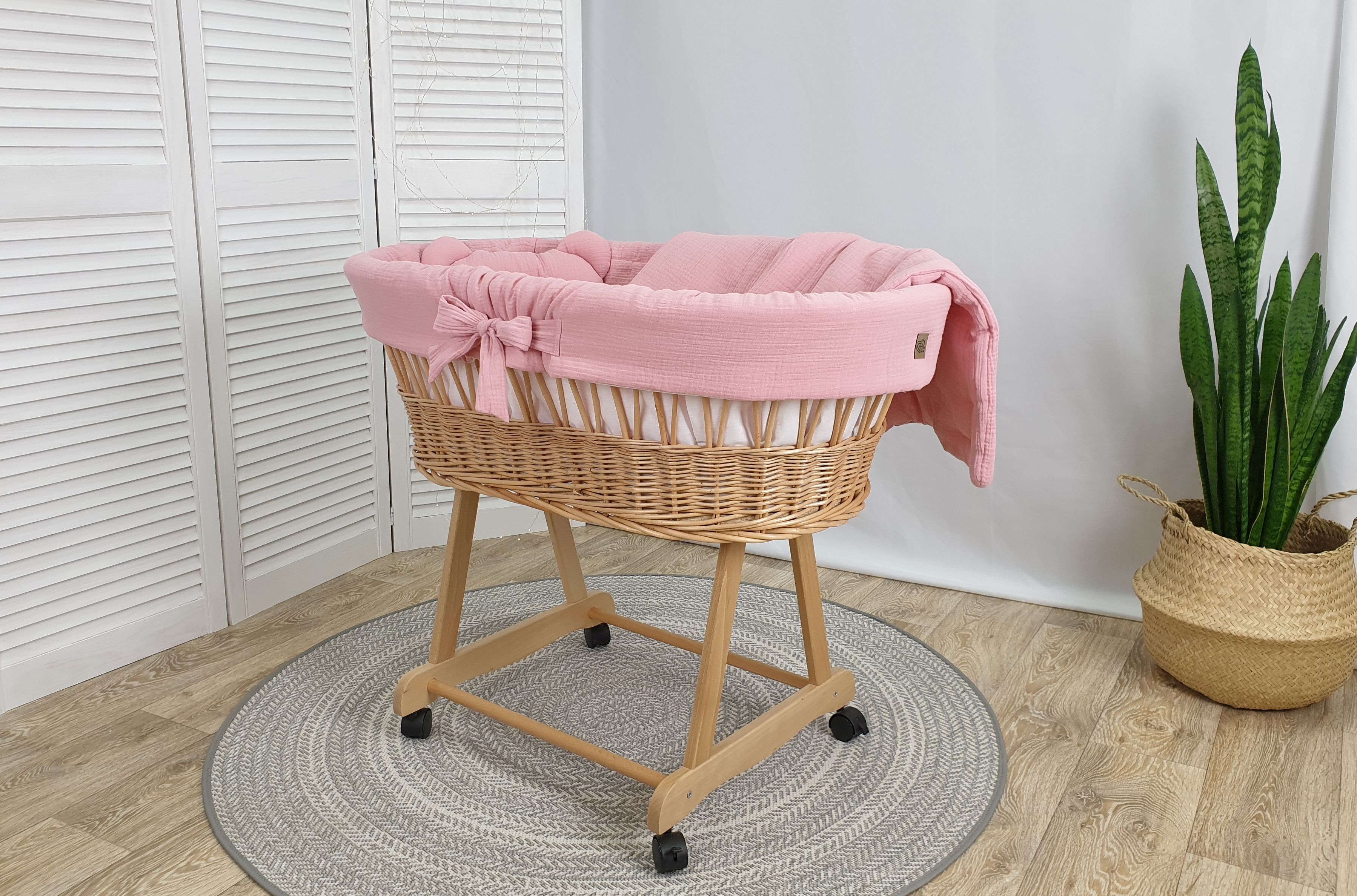 Moisés completo de mimbre sin dosel con ropa de cama rosa empolvado, natural muselina y algodón serie NPR-MUS - foto 2