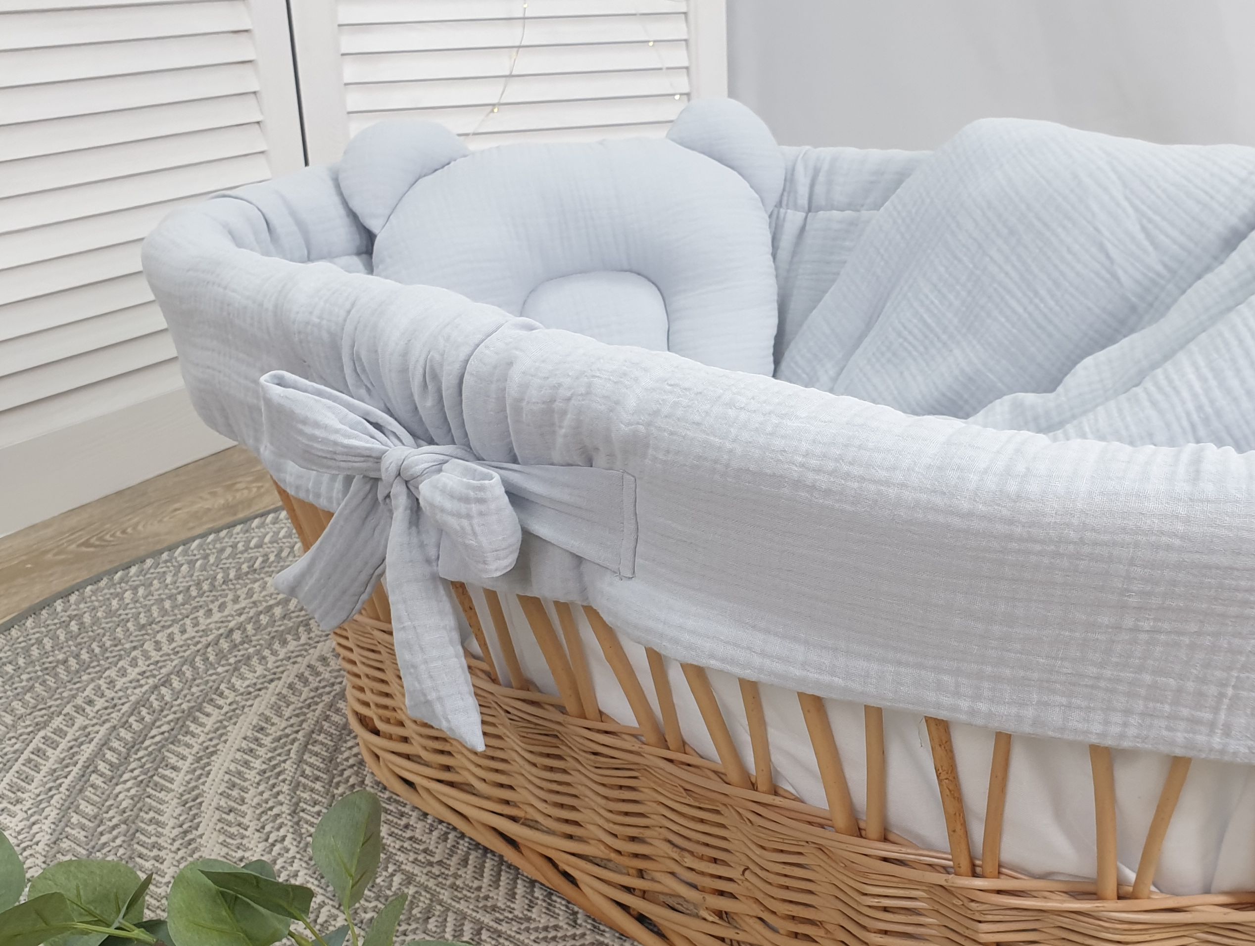 Moisés completo de mimbre sin dosel con ropa de cama blanco, gris, natural muselina y algodón - foto 4