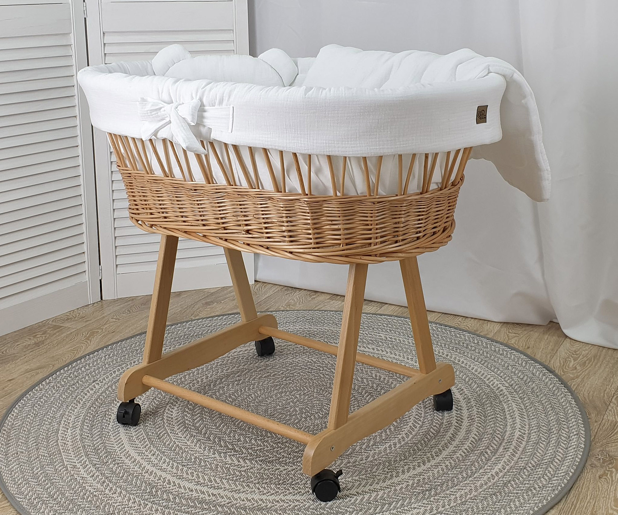 Moisés completo de mimbre sin dosel con ropa de cama blanco, natural muselina y algodón serie NBI-MUS